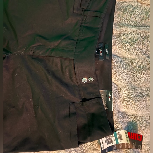 Style&co Curvy Fit size 16 Ebony Black tummy control ankle pant. - Picture 2 of 3